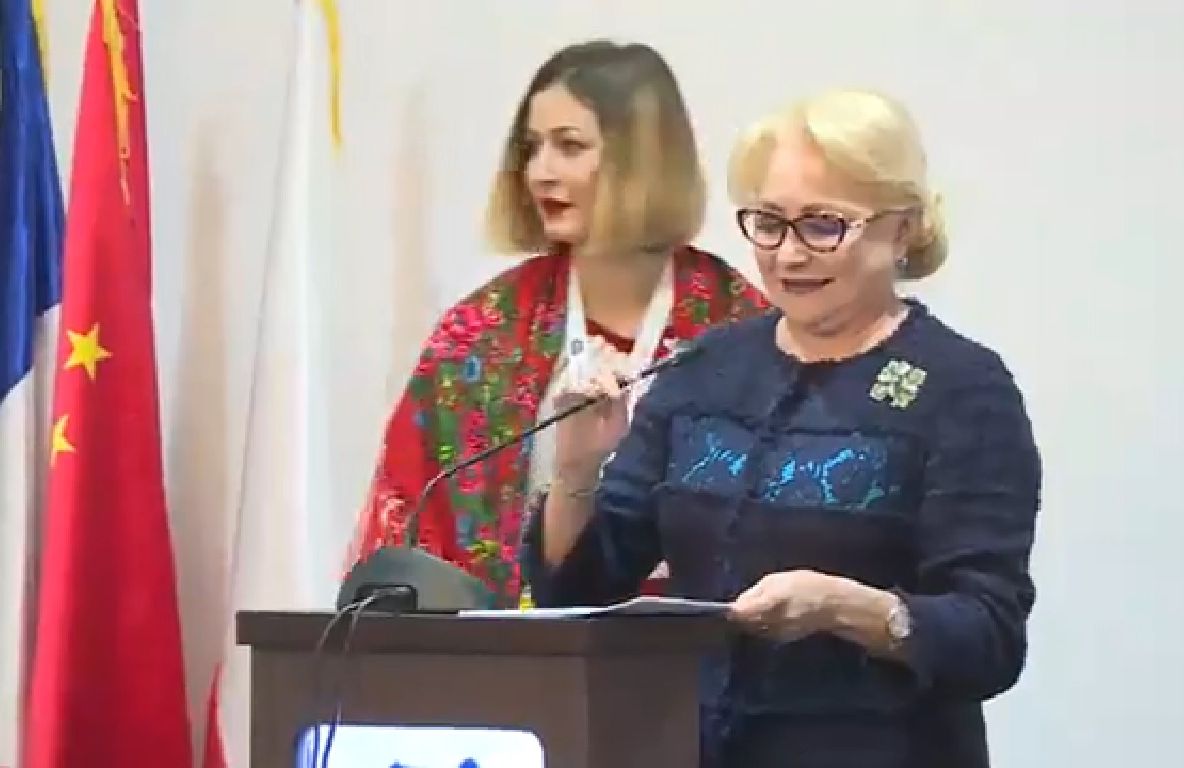 Arad: FOTO VIDEO Primarul comunei Petriș din Arad, Irina Onescu, a strălucit la întâlnirea primarilor de comune cu premierul Viorica Dăncilă și alți miniștri din Guvern. A moderat întrevederea