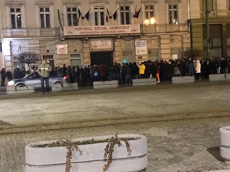 Arad: Cum vede un deputat PSD Arad protestele față de Guvern pe tema justiției: "s-au adunat (...) în fața sediului PSD, ca să ne mulțumească" (...) "treceți la muncă"