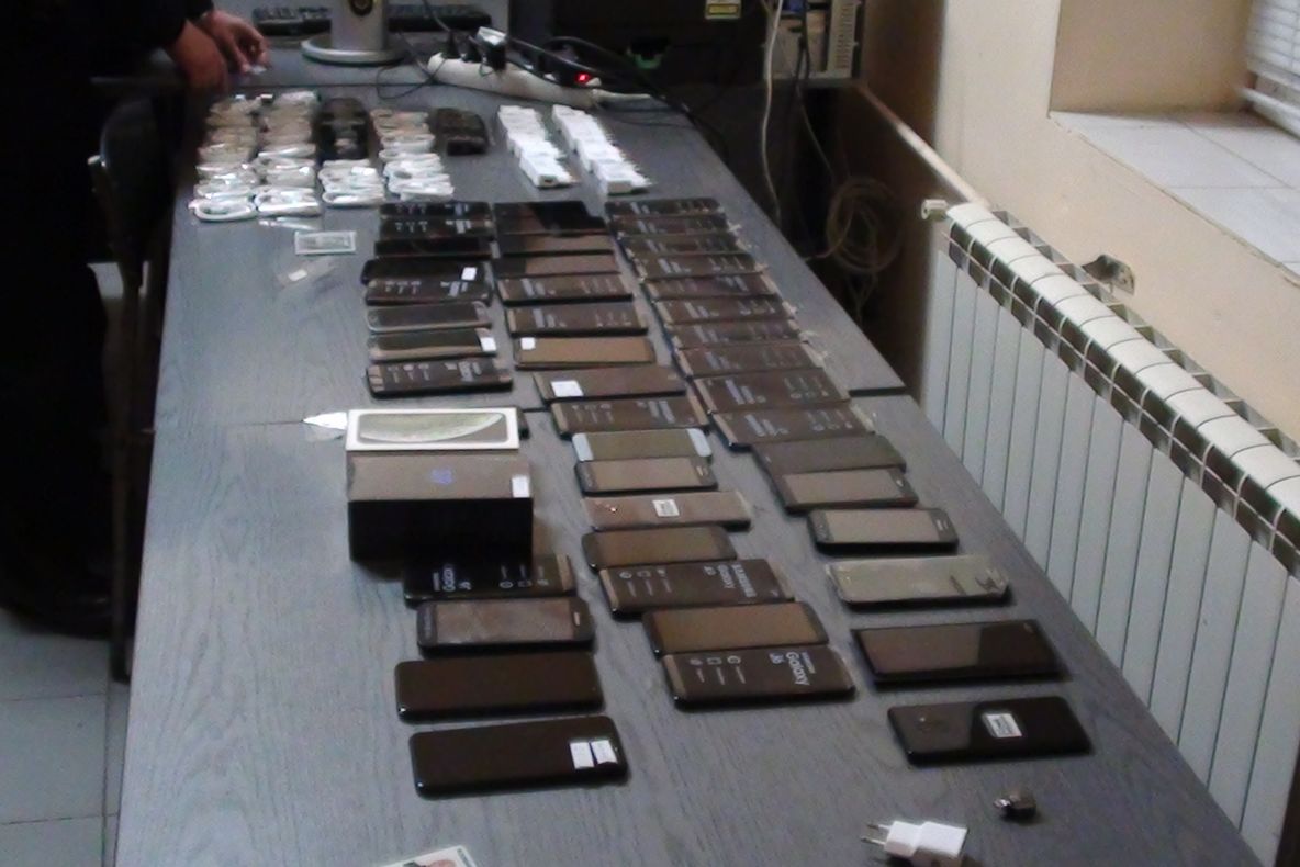 Arad: Telefoane mobile, în valoare de peste 50.000 lei, confiscate de către jandarmii din Arad. Motivele