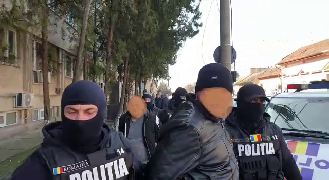 Arad: Cei 3 suspecți în cazul împușcării unui om de afaceri din Focșani, prinși la frontiera de pe autostrada Nădlac-Arad când doreau ca să iasă din țară