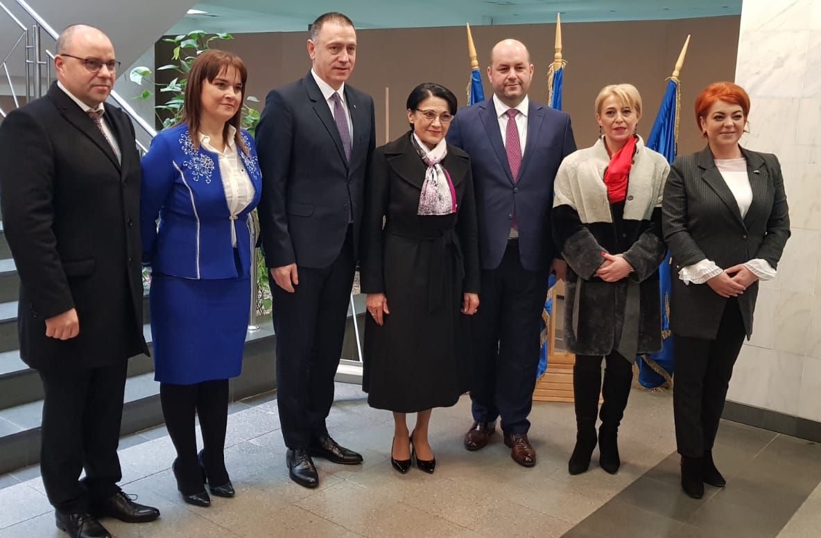 Arad: Ministrul educației, Ecaterina Andronescu, și fostul premier, Adrian Năstase, la Arad. Motivul