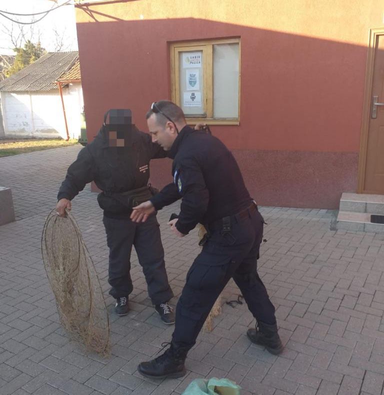 Arad: Braconaj pe Mureș. Cum a fost prins un bărbat de jandarmi