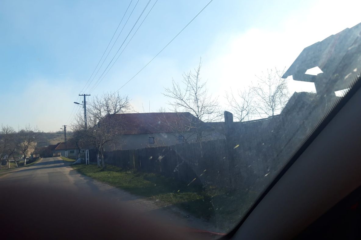 Arad: Un nou incendiu de vegetație uscată, pe mai mult de 20 de ha, în județul Arad. A intrat parțial în pădure. Au fost chemați și pomperii din turele libere