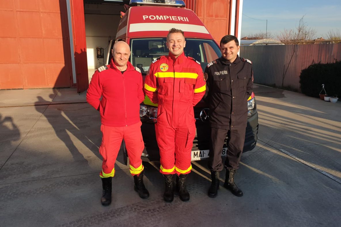 Arad: Salvatorii care nu doar salvează vieți, ci și dau viață. Au asistat, cu succes, nașterea unui băiețel