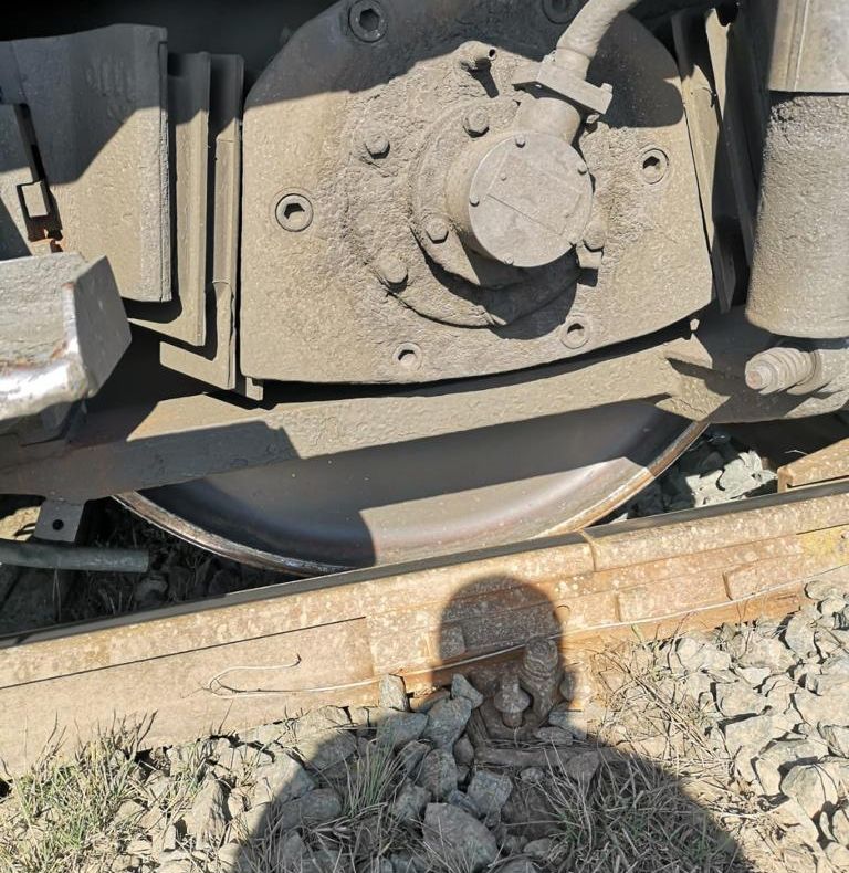 Arad: Avocatul Poporului s-a autoseziat în cazul unui tren-cisternă deraiat, care urma să ajungă în vama Curtici. Motivul