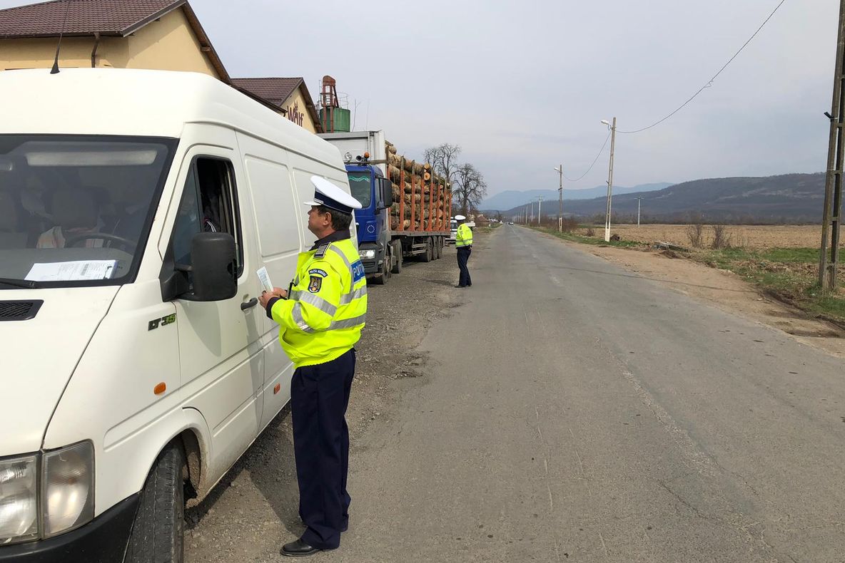Arad: Controale în județul Arad, în cadrul unei campanii care are loc în toată Uniunea Europeană. Ce au căutat polițiștii