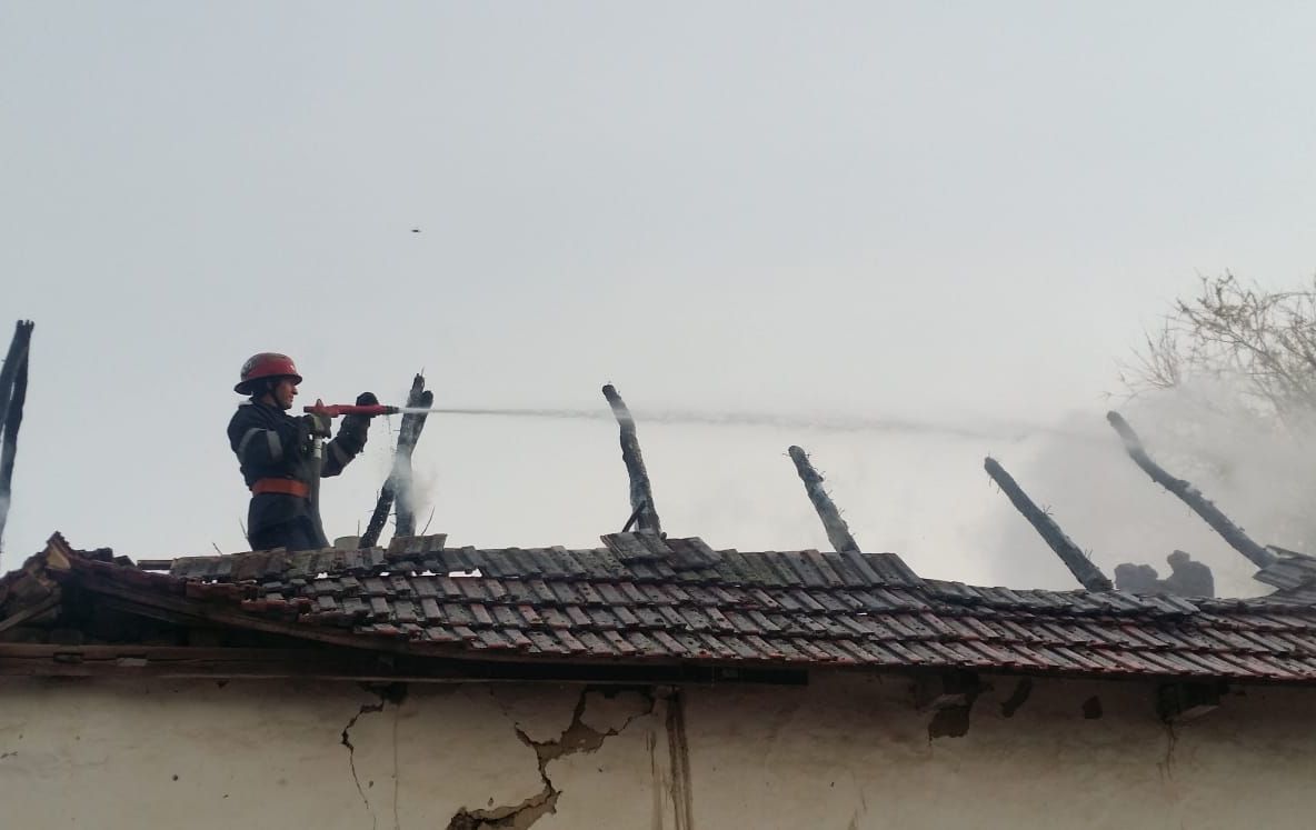 Arad: Atenție la improvizații. Ce caz inedit au descoperit pompierii din Arad ca urmare a unui incendiu
