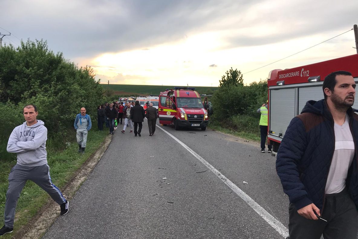 Arad: 4 copii și 2 adulți din Arad, la spital după ce au fost implicați într-un accident auto. Șoferul vinovat, un bărbat de 73 de ani, era băut