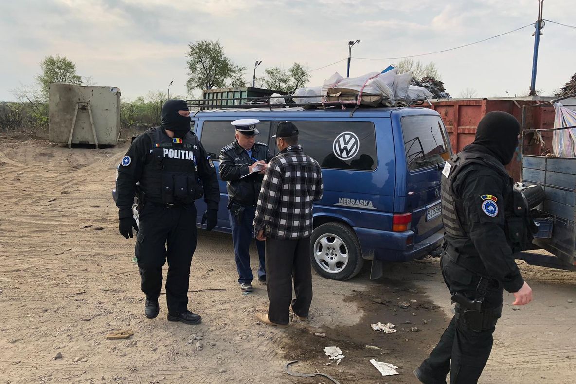 Arad: Polițiștii din mai multe structuri, inclusiv celebrii "mascați", în mega razie prin Arad. Ce au descoperit în câteva ore