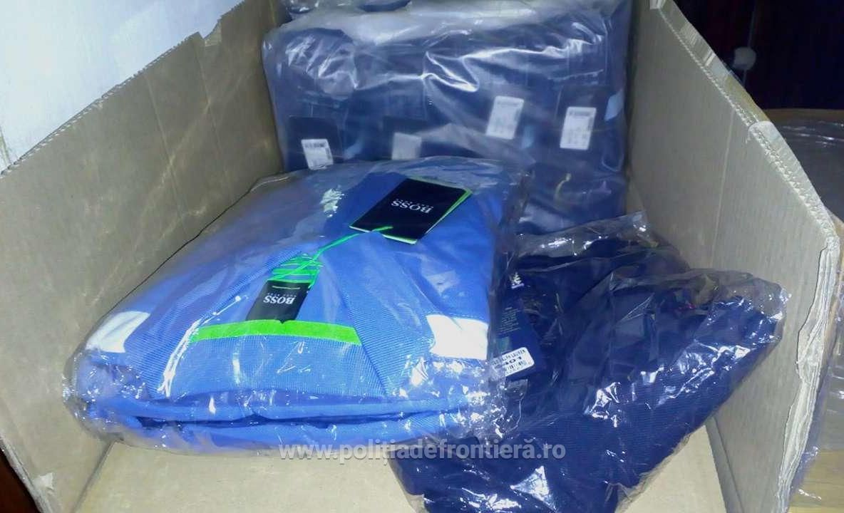 Arad: 450 de kg de haine și produse contrafăcute, ascunse printre chipsuri din orez