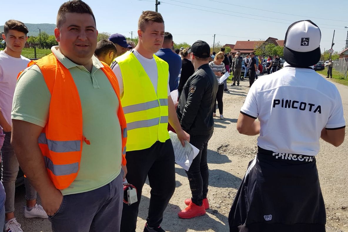 Arad: Protest pentru un drum despre care localnicii spun că "nu a mai fost reparat de pe vremea lui Ceaușescu"