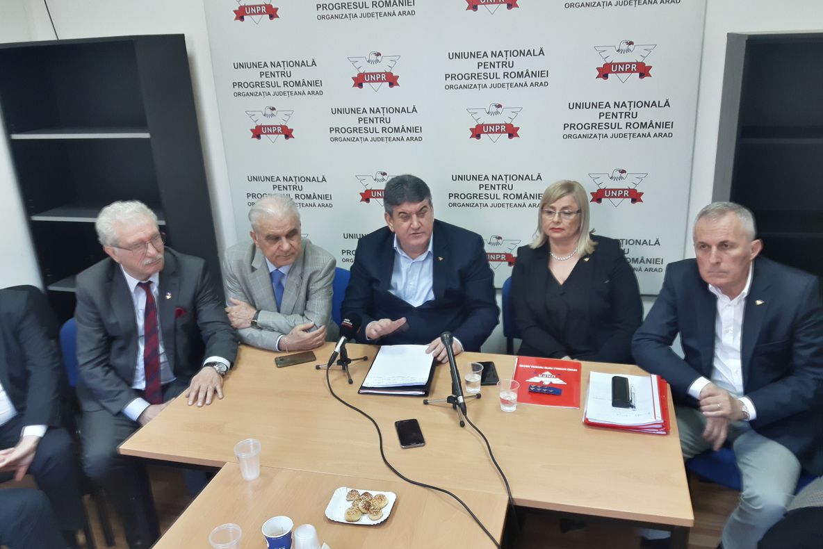 Arad: Președintele UNPR, Gabriel Oprea, despre alianțe: "putem guverna cu oricine".  Alianța cu PSD: "nici nu-i confirmată, nici nu-i infirmată"