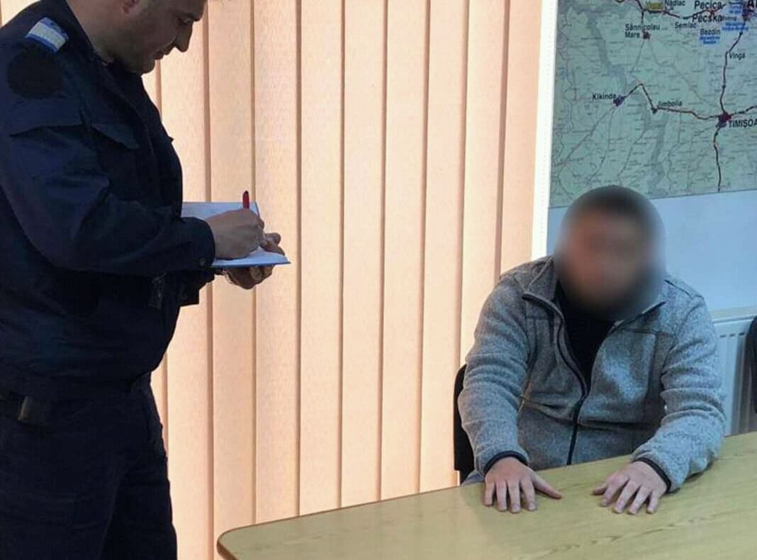 Arad: Bărbat care ar fi acostat eleve într-un oraș din județul Arad, descoperit de către jandarmi 