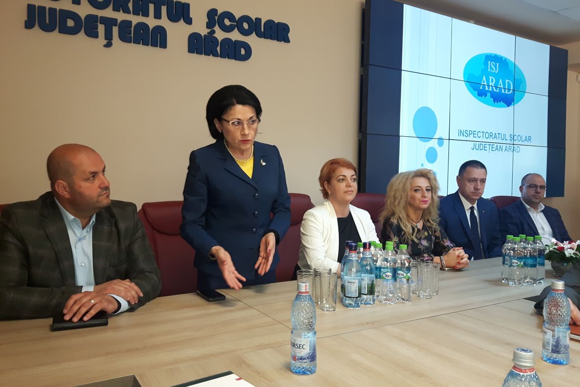 Arad: Ministrul Ecaterina Andronescu: Anul acesta rezolvăm problema toaletelor în şcoli, avem 65 de milioane de lei alocaţi