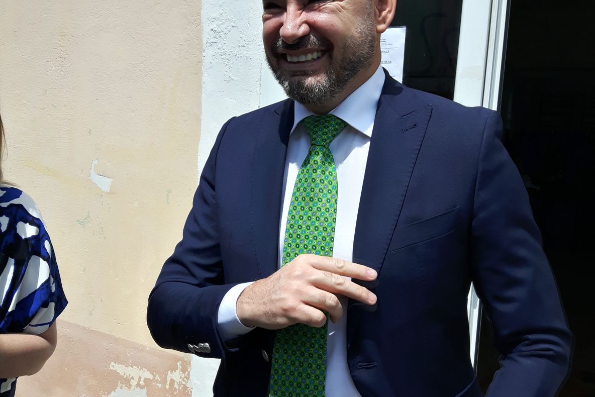 Arad: Primarul municipiului Arad, Gheorghe Falcă, a demisionat de la UAV, în semn de protest că universitatea i-a acordat titlul de Doctor Honoris Causa lui Adrian Năstase