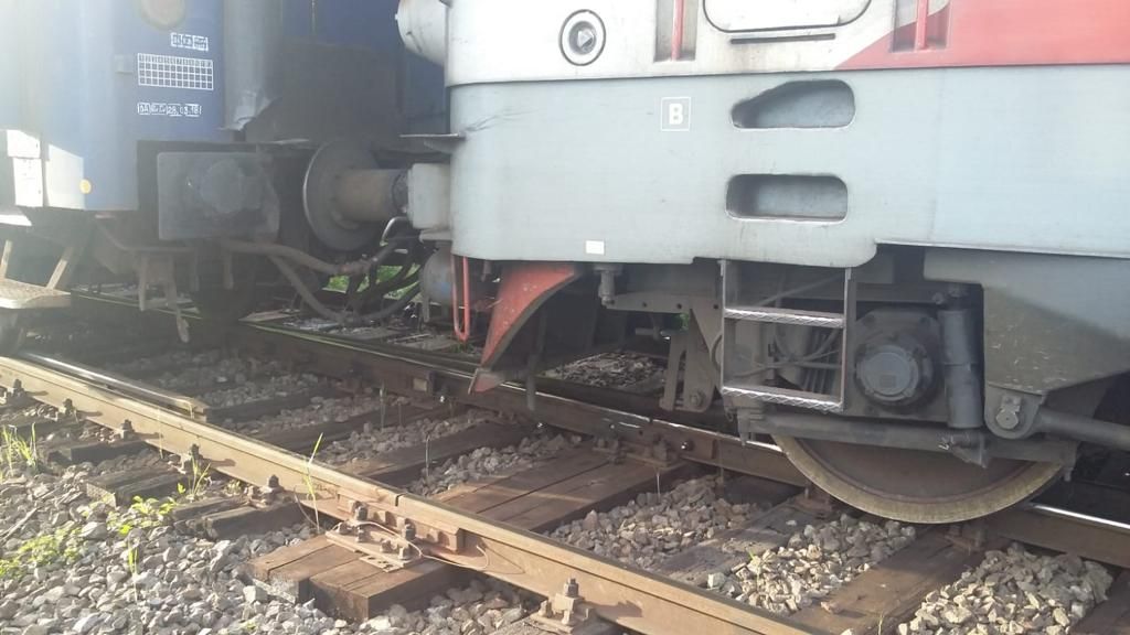 Arad: Locomotivă deraiată, duminică, în județul Arad. Circulația feroviară pe ruta Arad-București, blocată