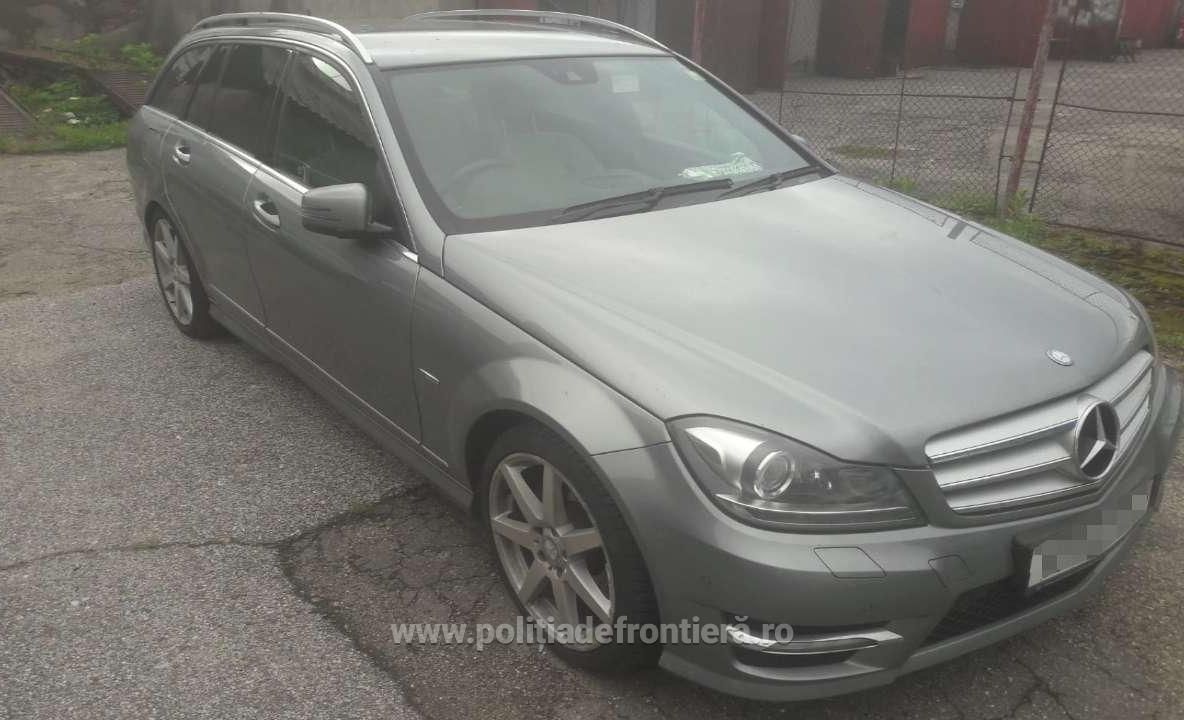 Arad: Mașină de 50.000 lei, căutată de către Marea Britanie pentru confiscare, descoperită la frontiera de pe autostrada Nădlac-Arad