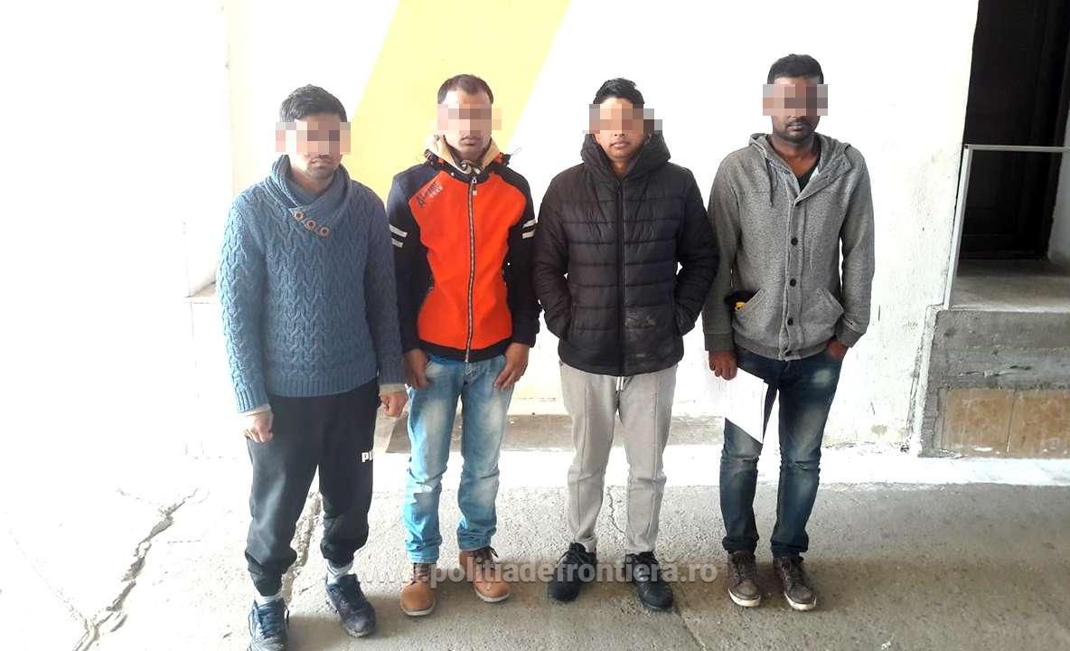 Arad: 4 migranți din Bagladesh, descoperiți când încercau ca să iasă ilegal din România, pe jos, chiar peste câmp