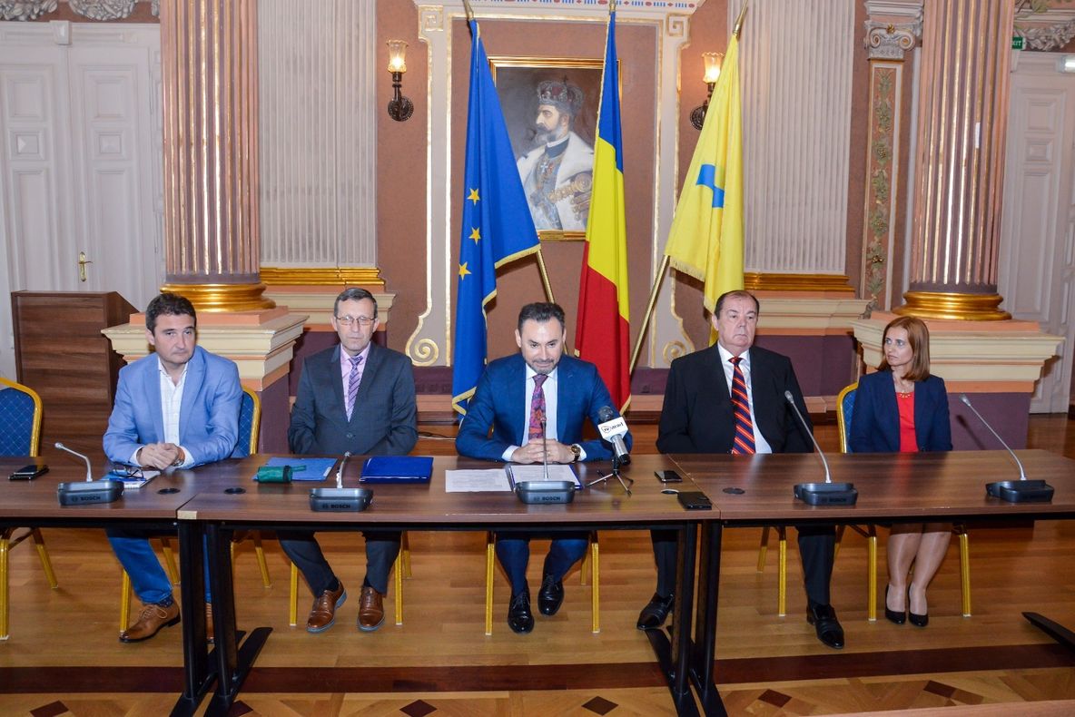 Arad: Primarul Municipiului Arad, Gheorghe Falcă, la semnarea contractului pentru 28 de tramvaie noi: Aradul, pe locul 1 în România