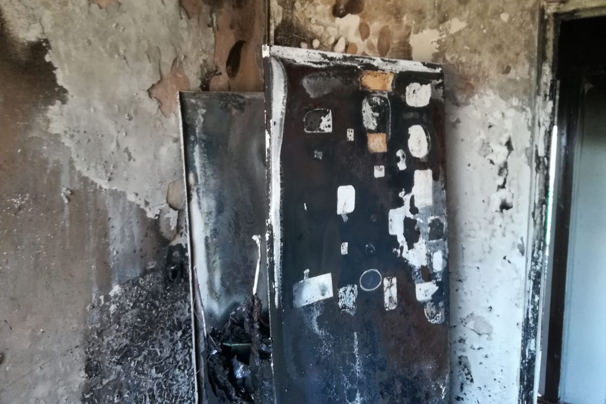 Arad: AUDIO Panică într-un bloc din Arad, după ce la ultimul etaj a izbucnit un incendiu