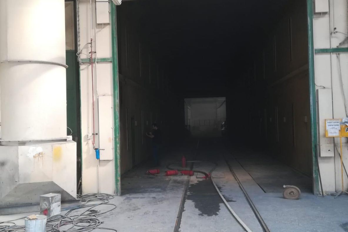 Arad: AUDIO Incendiu la fabrica de vagoane Astra Călători din Arad