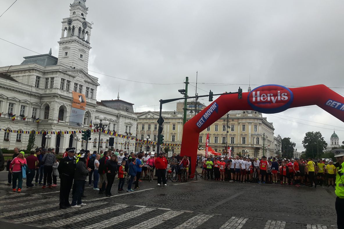 Arad: FOTO VIDEO Cel mai mare maraton dintre România și Ungaria. A alergat de unul singur 10 ore 18 minute și 47 secunde