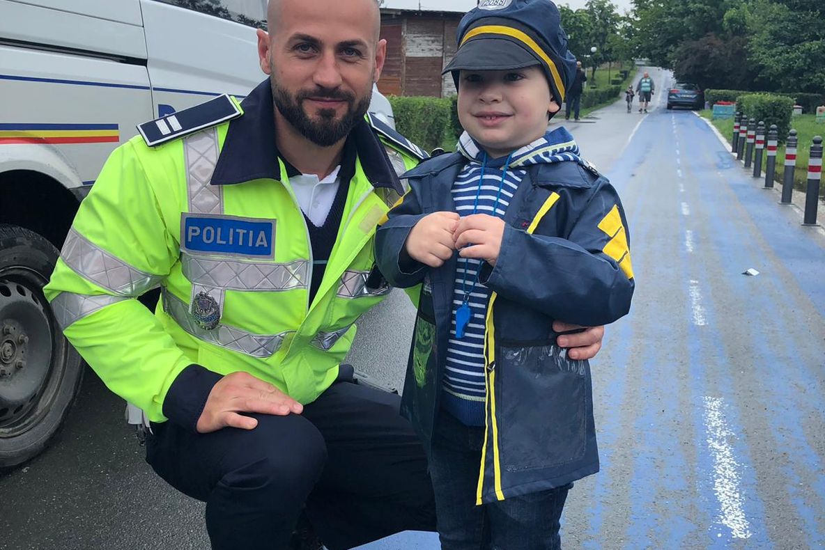 Arad: 1 iunie, cu polițiștii din Arad. Cu toții s-au simțit copii