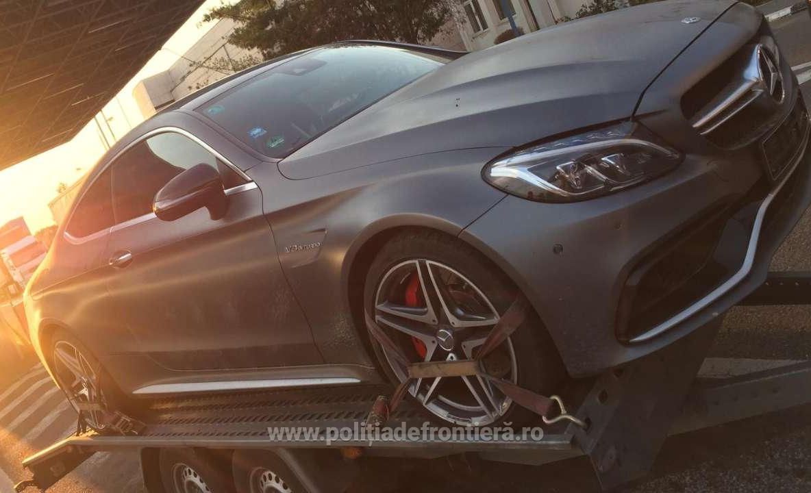 Arad: Două mașini de lux, care erau căutate de către Italia și Spania, descoperite la frontiera de pe autostrada Nădlac-Arad
