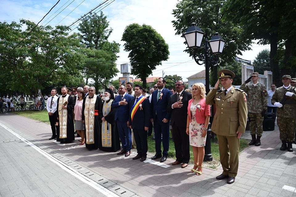 Arad: AUDIO Cei 100 de ani de administrație românească în Pecica, marcați prin ceremonial religios și militar