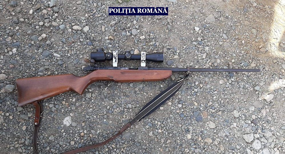 Arad: Arsenale de arme, muniție și alte obiecte folosite la braconaj, confiscate, sâmbătă, în județul Arad. LISTA COMPLETĂ