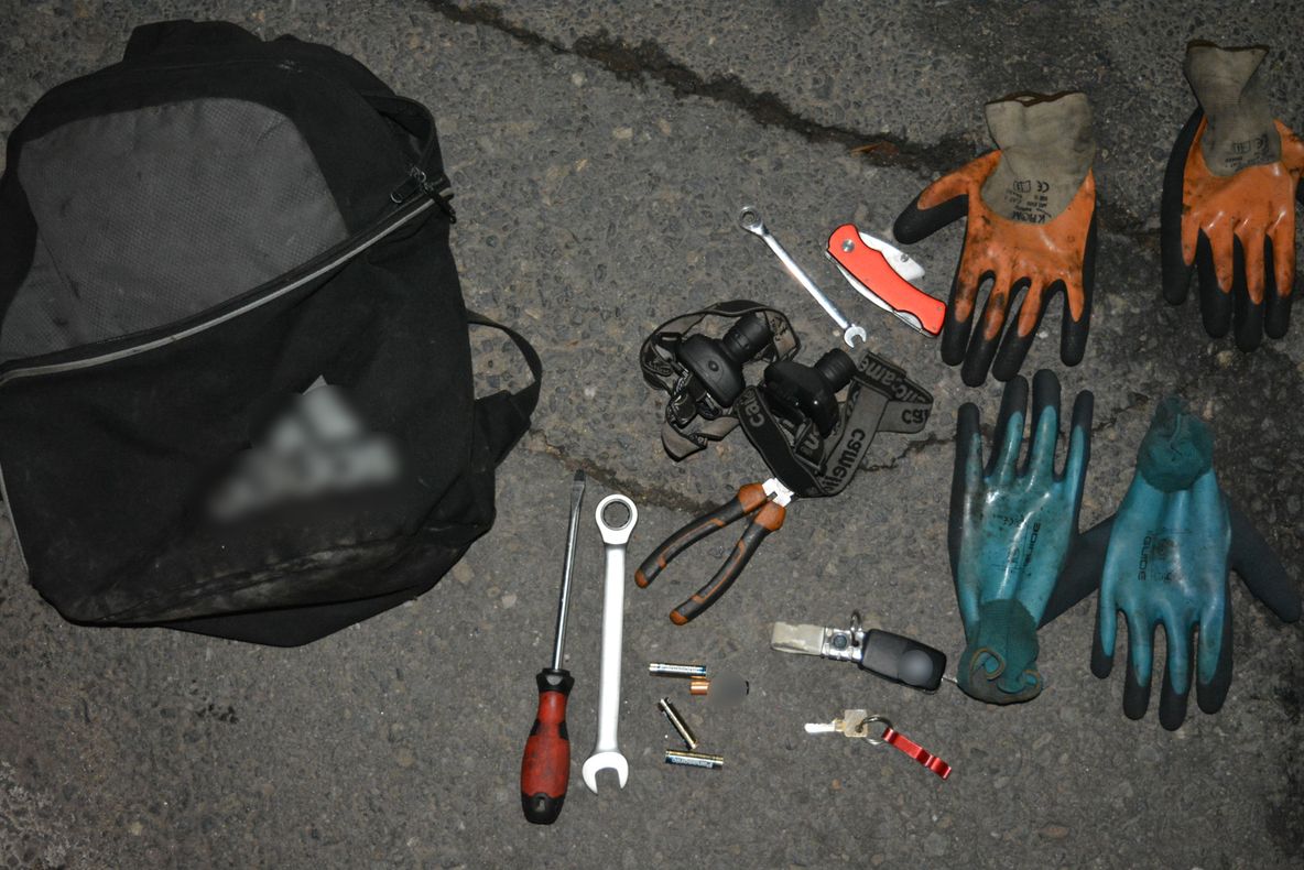 Arad: AUDIO 2 bărbați, descoperiți la furat ca-n filme, într-o cunoscută fabrică aflată în conservare de mai mulți ani. Ce a atras atenția jandarmilor