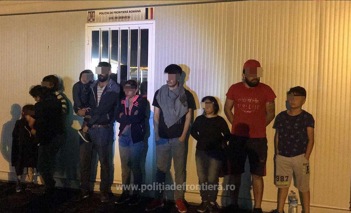 Arad: VIDEO Crește numărul migranților descoperiți la frontiera de vest. 10 cetățeni din Irak, prinși vineri, după ce în ultima săptămână au mai fost alți 27 de migranți