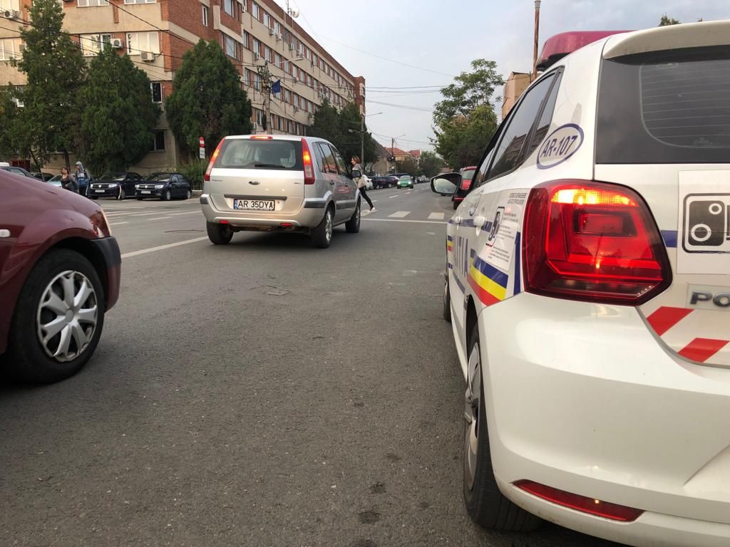 Arad: Controale la microbuzele care transportă elevi. Ce au constatat polițiștii