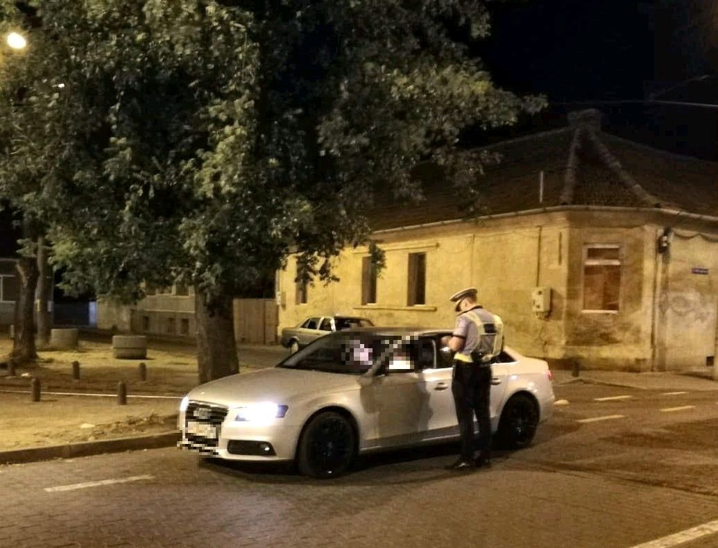 Arad: Zeci de amenzi, aplicate de către polițiștii din Arad, ca urmare a unei acțiuni de combatere a cerșetoriei, consumului stradal de substanțe cu efecte psihoactive și pentru creșterea gradului de siguranță