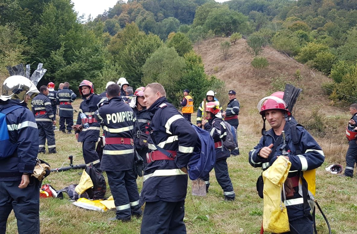 Arad: FOTO VIDEO Imagini inedite de la cel mai mare exercițiu de intervenție la incendii de pădure organizat în România. Din Arad au participat 30 de pompieri