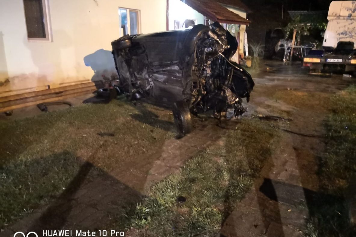 Arad: O femeie a murit și 3 persoane grav rănite, printre care 2 copii, după ce tatăl lor a condus mașina în stare de ebritate