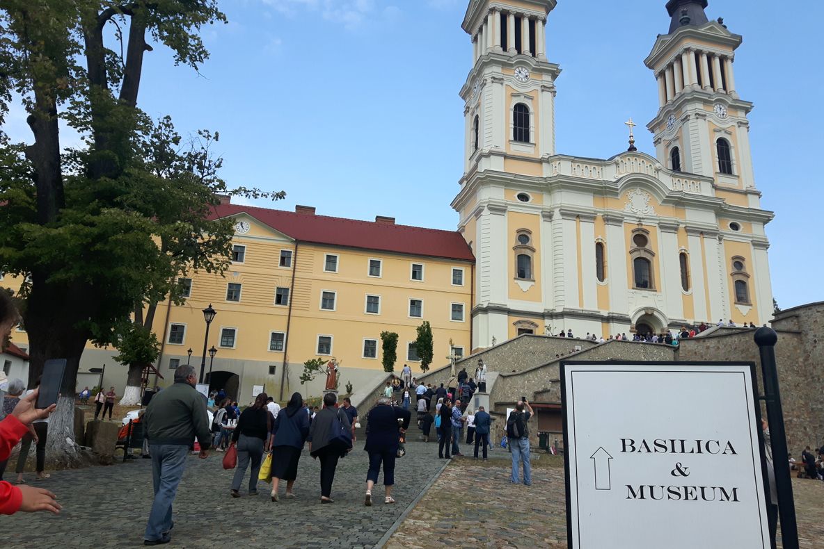 Arad: VIDEO Mesaj-semnal de alarmă față de natalitatea tot mai scăzută din Europa, la Nașterea Maicii Domnului. Ce spune cunoscutul preot paroh al Basilicii Papale Maria Radna, Andreas Reinholz: "Noi, europenii, avem alte priorități"