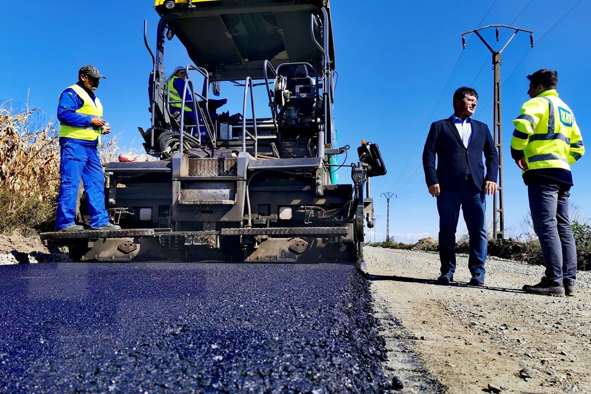 Arad: AUDIO Modernizarea unui drum județean din Arad, care nu a mai fost asfaltat niciodată, se încheie în cursul lunii noiembrie