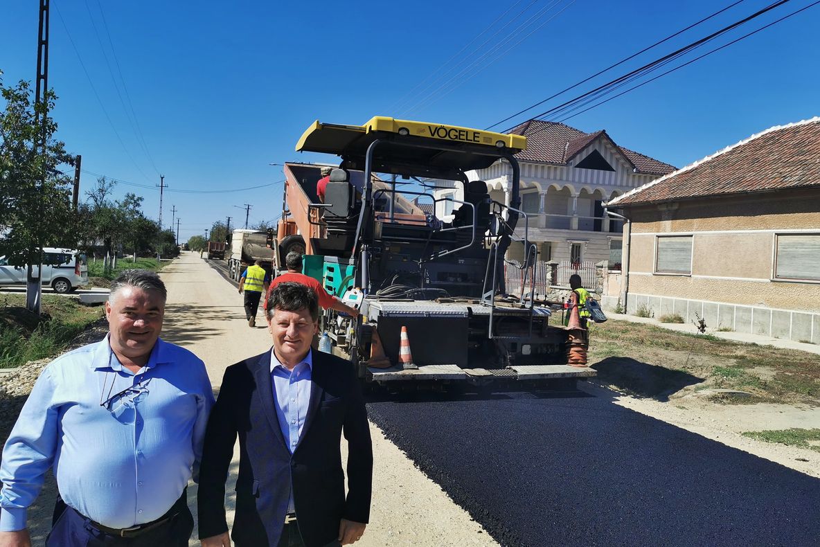 Arad: AUDIO Cum merge modernizarea drumului care leagă Podgoria Aradului de DN 79 Arad - Oradea. Nu a mai fost modernizat de cca 50 de ani