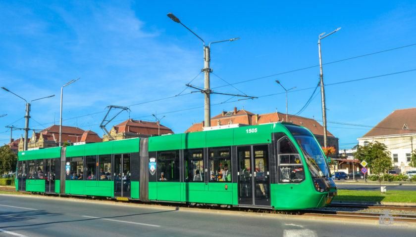 Arad: Transportatorii de persoane din Arad, obligați să vândă măști de protecție alături de biletele de călătorie. Prețul une măști anunțat de CTP