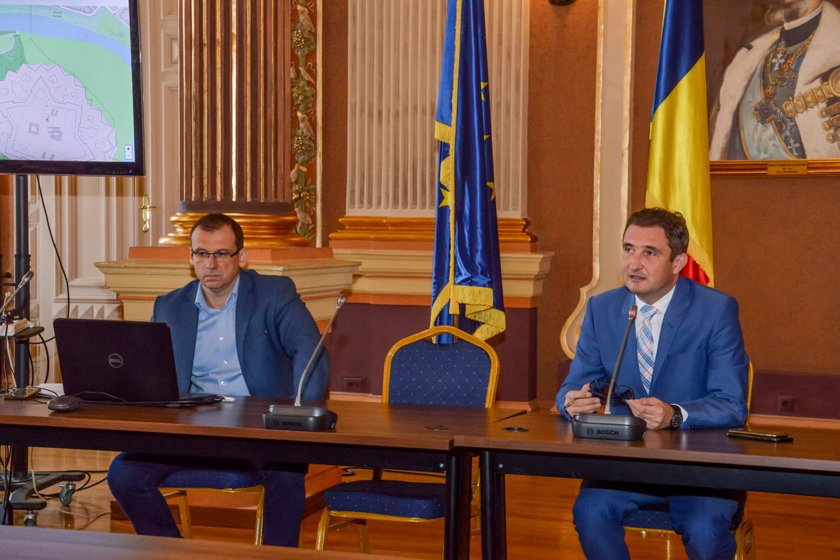 Arad: AUDIO Polițiștii locali din Arad, urmăriți prin GPS. Primarul Aradului, Călin Bibarț: "de la discuţia pe care o avem cu cetăţenii că poliţistul local este sau nu este acolo unde trebuie"