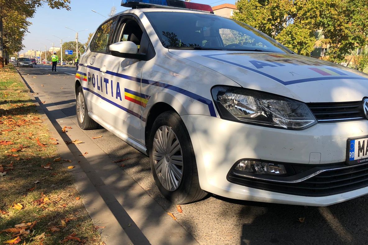 Arad: AUDIO Doi bărbați, reținuți de către polițiștii din Arad după ce au furat de la persoane vârstnice peste 18.000 de lei