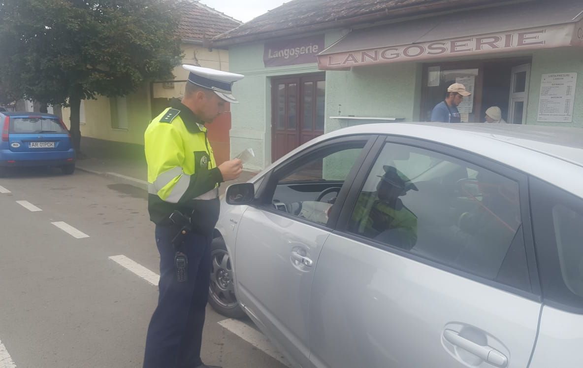 Arad: AUDIO FOTO VIDEO Atenție șoferi. Amenzi pentru vorbitul la telefon în timpul condusului. De sâmbătă se înăspresc pedepsele