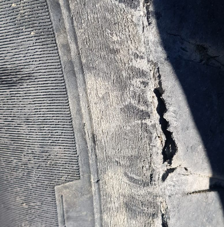 Arad: AUDIO FOTO Amenzi și documente reținute de la transportatorii de mărfuri și persoane. Unii aveau cauciucurile crăpate de uzate ce erau