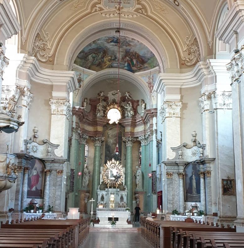 Arad: AUDIO Cel mai mare loc de pelerinaj catolic din vestul României, Biserica Basilicii Papale Maria Radna, oficiază slujbele de Paște în mod online. Preotul Andreas Reinholz: "pentru prima dată oficiez fără credincioși, după 45 de ani preoție"