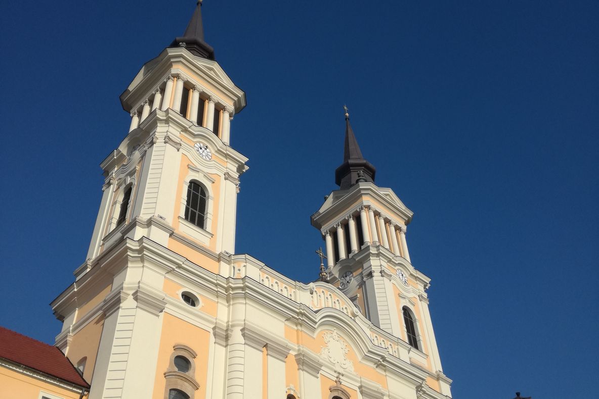 Arad: AUDIO Preotul de la Basilica Papală Maria Radna, Andreas Reinholz, în Vinerea Mare: "acceptând condamnarea nedreaptă și moartea pe Cruce, Iisus a învins forța păcatului, a învins tot răul din lume"