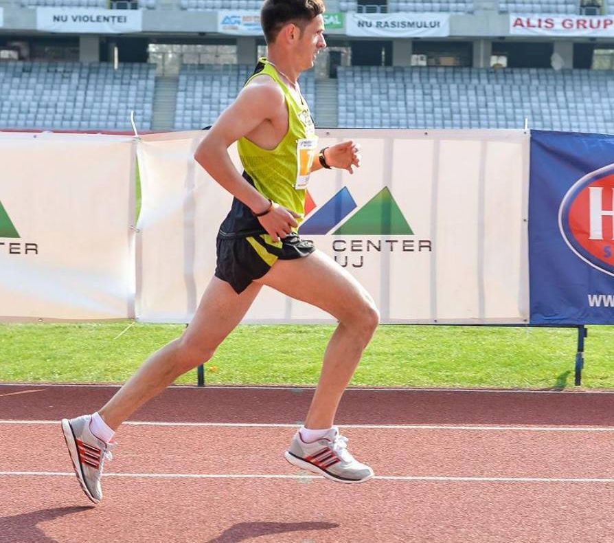 Arad: Sorin Mîneran, din Arad, este primul român care a terminat Maratonul Internațional București, devenind astfel campion naţional. Ce timp a realizat