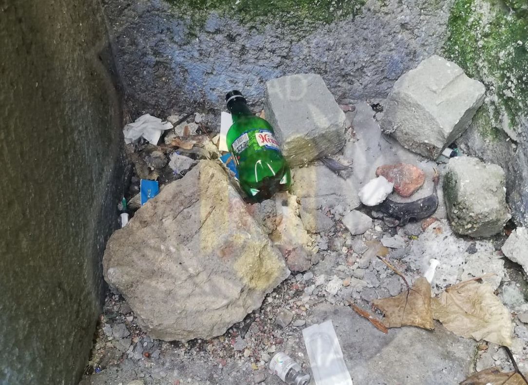 Arad: Deșeuri medicale, descoperite chiar de copii, într-un parc din centrul Aradului