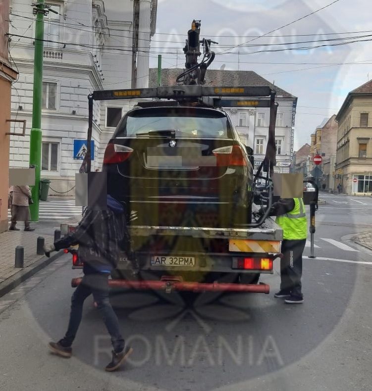 Arad: Atenție șoferi! Operirea este interzisă pe o importantă stradă din centrul Aradului. Poliția Locală ridică mașinile