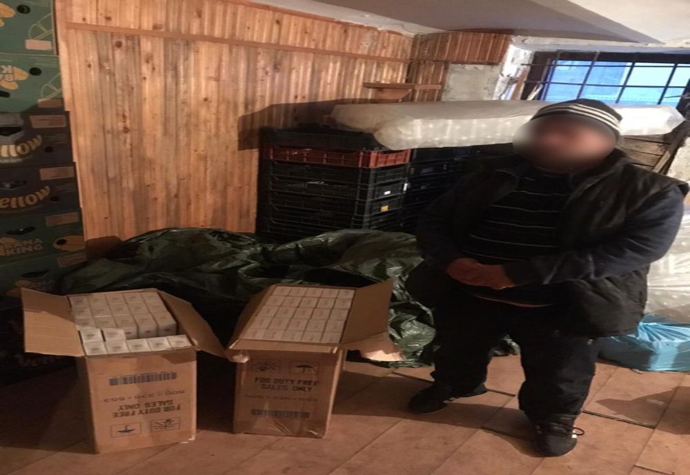 Arad: AUDIO FOTO VIDEO Momentul în care un traficant de țigări este prins când se pregătea ca să alimenteze piețele din Arad